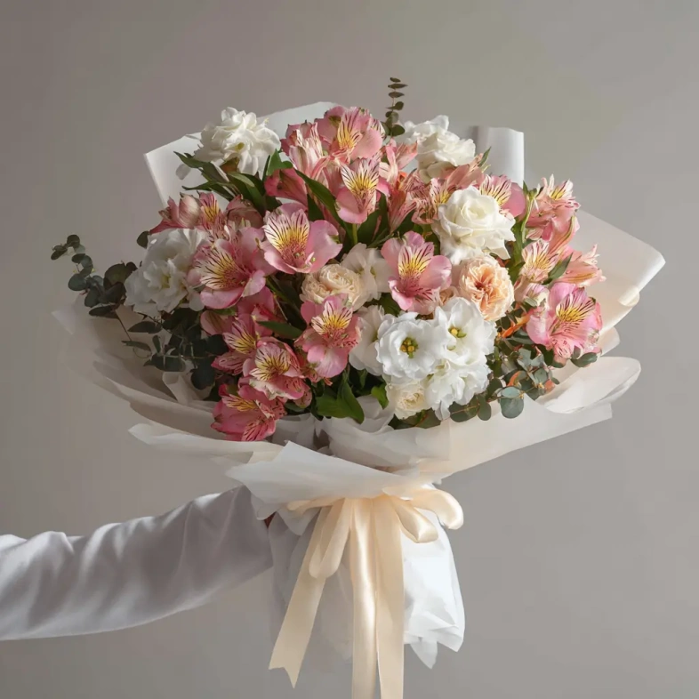 Букет с альстромериями &laquo;Танец лепестков&raquo;