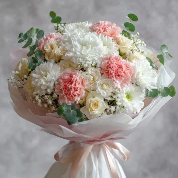 Букет с гвоздиками «Утренний бриз»