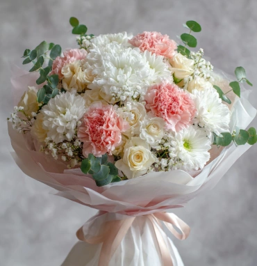 Букет с гвоздиками «Утренний бриз»