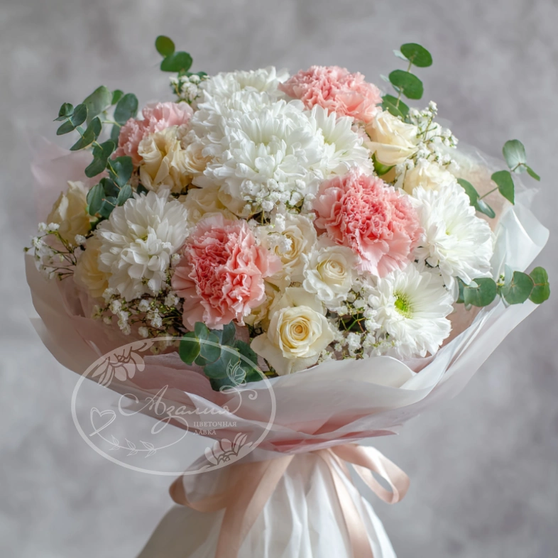 Букет с гвоздиками &laquo;Утренний бриз&raquo;