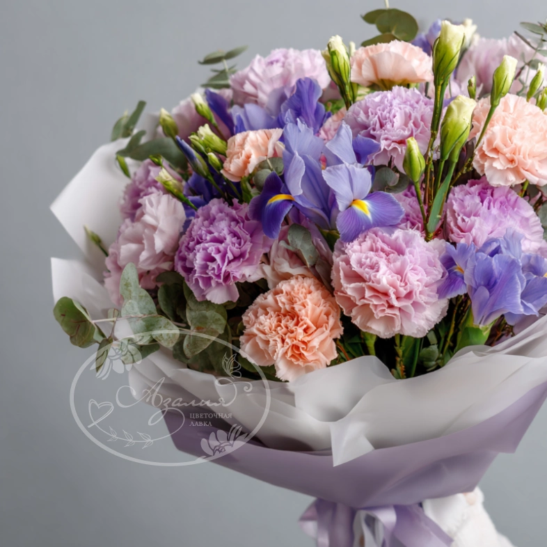 Букет с гвоздиками &laquo;Гармония оттенков&raquo;