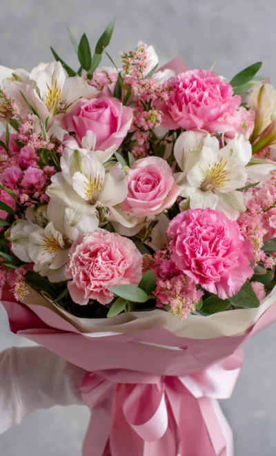 Букет с гвоздиками «Розовый каприз»