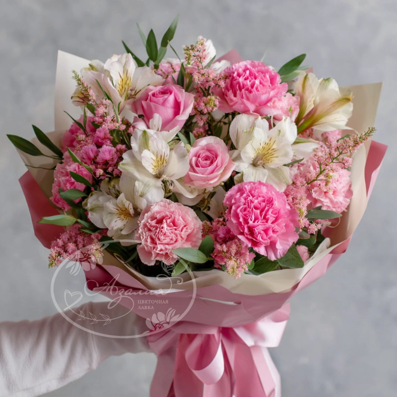 Букет с гвоздиками &laquo;Розовый каприз&raquo;