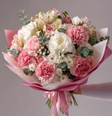 Букет с гвоздиками «Нежный румянец»