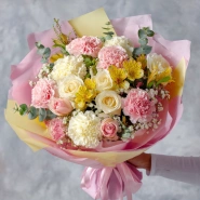 Букет с гвоздиками &laquo;Яркий момент&raquo; 0