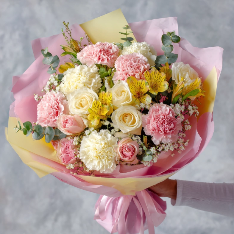 Букет с гвоздиками &laquo;Яркий момент&raquo;