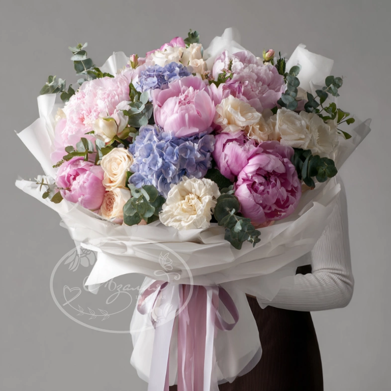 Букет с пионами &laquo;Тёплая акварель&raquo;