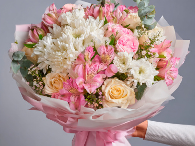 Букет с хризантемами «Светлый выбор»