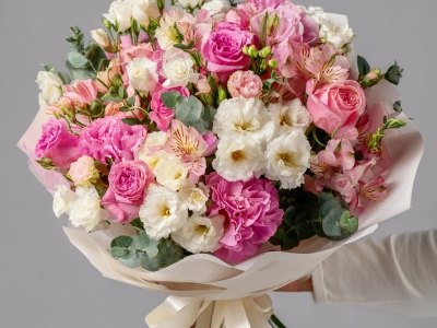 Букет с эустомами «Рассветная нежность»