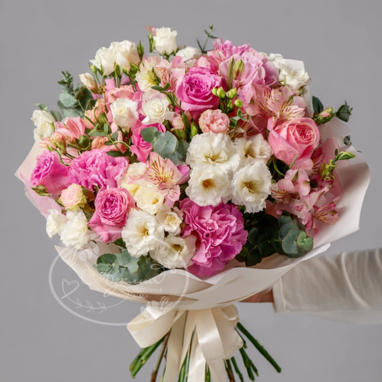 Букет с эустомами &laquo;Рассветная нежность&raquo;