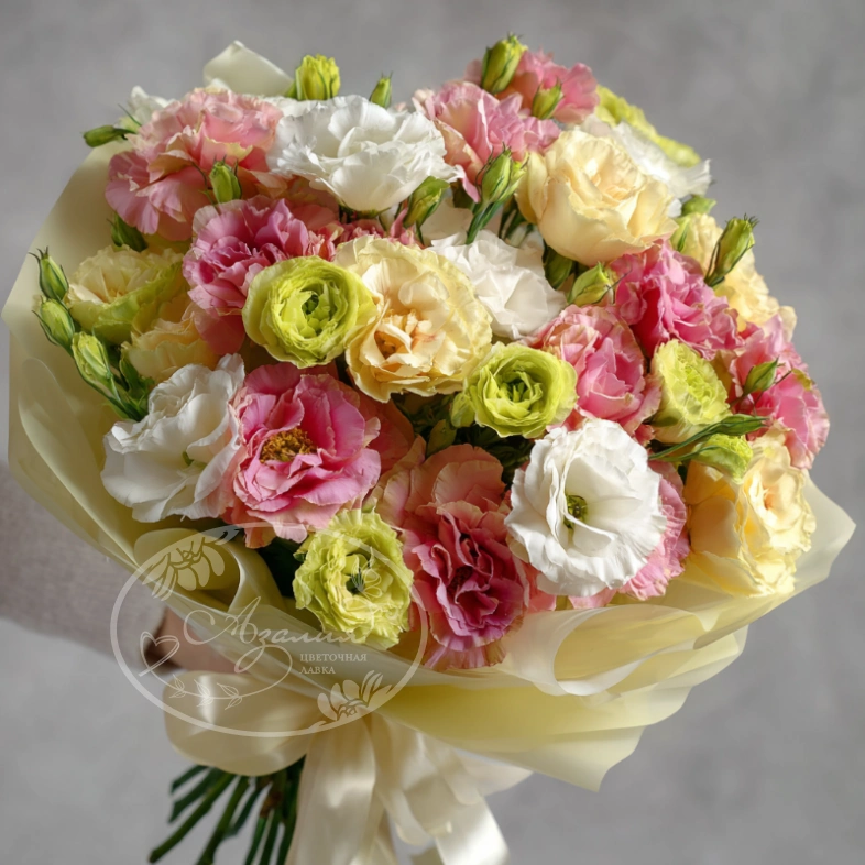 Букет с эустомами &laquo;Лепестковая симфония&raquo;