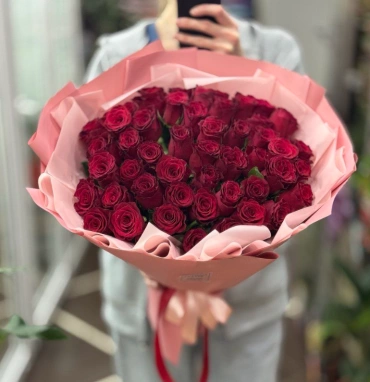 Букет из красных роз «Родос»