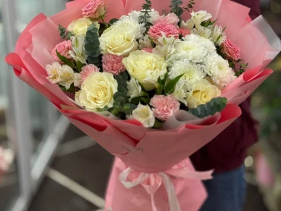 Букет с белыми розами «Английский сад»