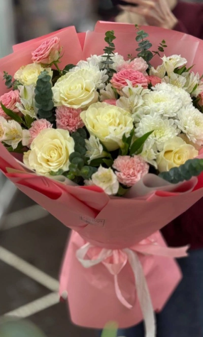 Букет с белыми розами «Английский сад»