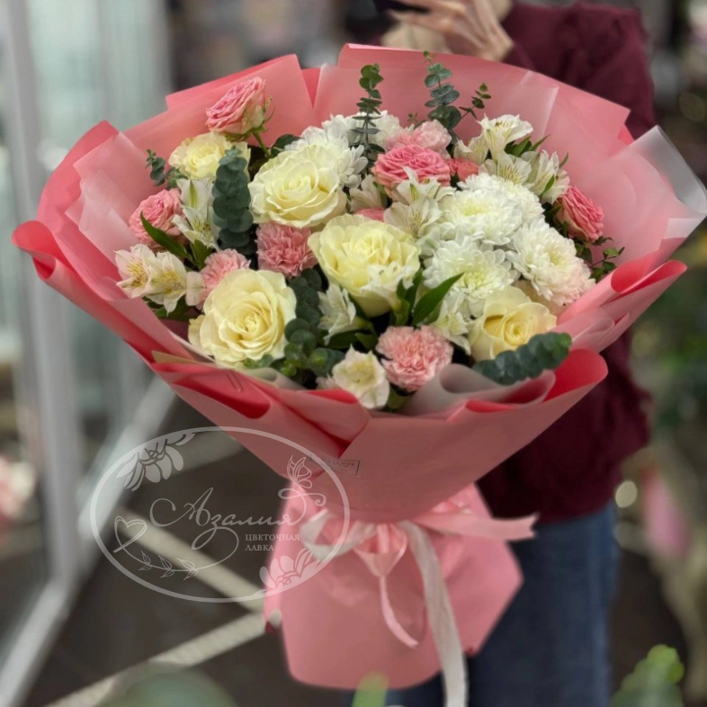 Букет с белыми розами &laquo;Английский сад&raquo;