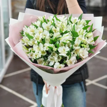 Букет из белых альстромерий «Ангельское прикосновение»