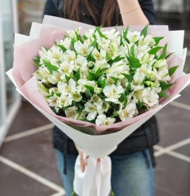 Букет из белых альстромерий «Ангельское прикосновение»