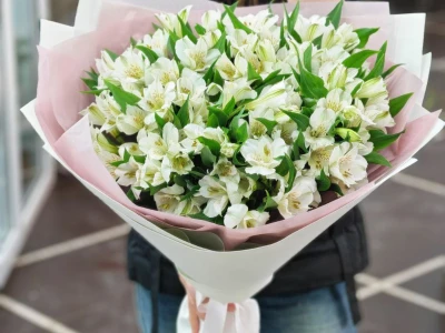 Букет из белых альстромерий «Ангельское прикосновение»