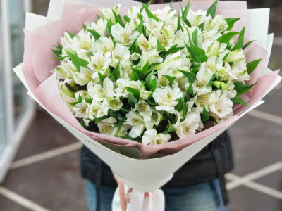 Букет из белых альстромерий «Ангельское прикосновение»