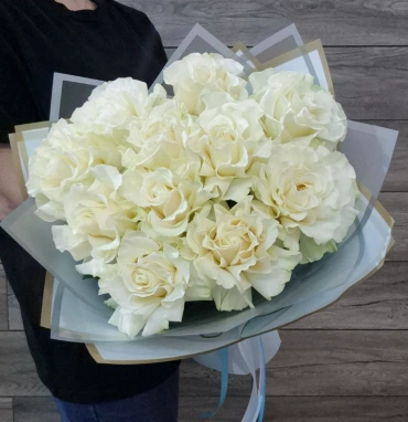 Букет из белых «французских« роз «Белая вуаль»