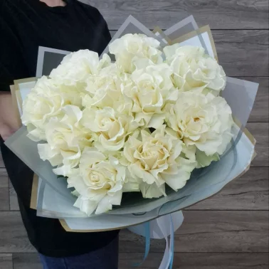 Букет из белых «французских« роз «Белая вуаль»