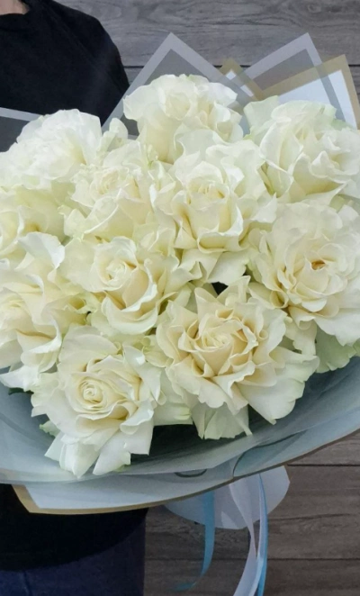 Букет из белых «французских« роз «Белая вуаль»