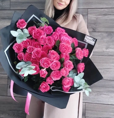 Букет из кустовых роз «Миллион поцелуев»