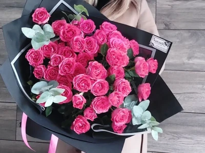 Букет из кустовых роз «Миллион поцелуев»