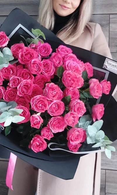 Букет из кустовых роз «Миллион поцелуев»