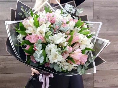 Букет из альстромерий «Крылья бабочки»