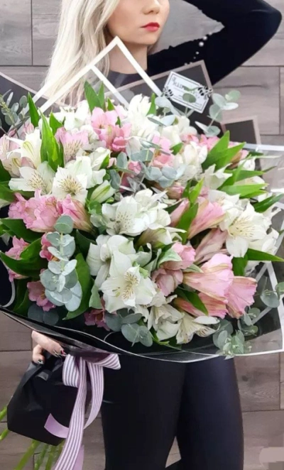 Букет из альстромерий «Крылья бабочки»