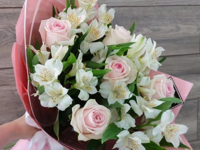 Букет из роз и альстромерий «Акварель»