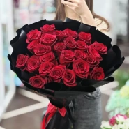 25 красных роз &laquo;Розы в ночи&raquo; 0