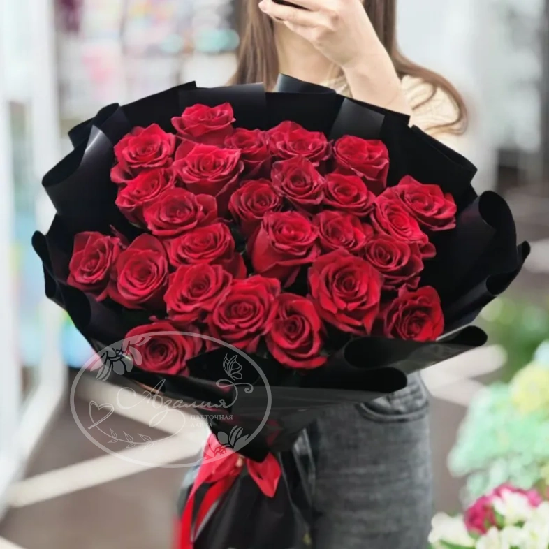 25 красных роз &laquo;Розы в ночи&raquo;