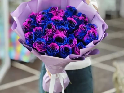 25 роз «КОСМОС»