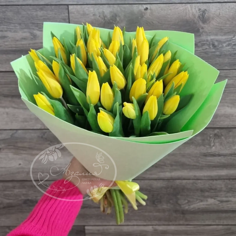 35 желтых тюльпанов