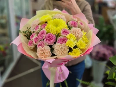 Букет с кустовыми розами 