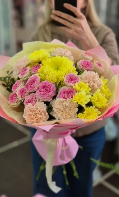 Букет с кустовыми розами 