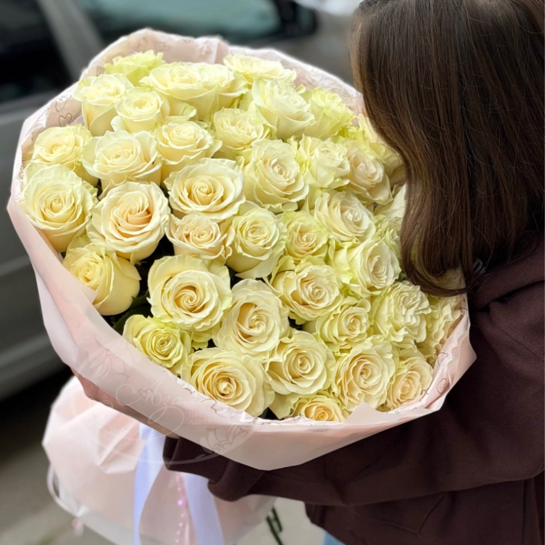 Букет из 39 белых роз