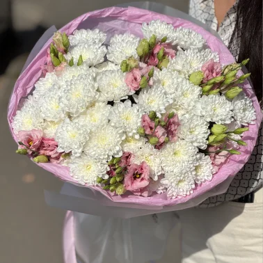 Букет стойкий из хризантемы и эустомы