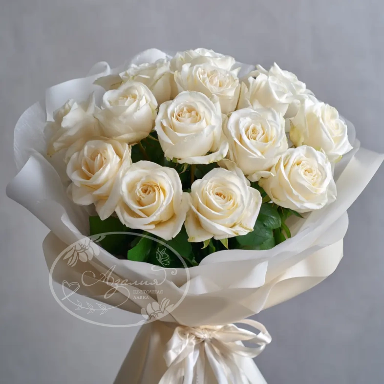 15 белых эквадорских роз 50 см
