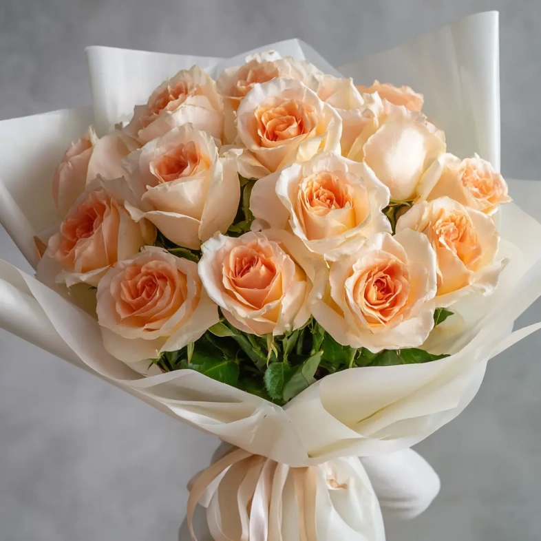 15 персиковых эквадорских роз