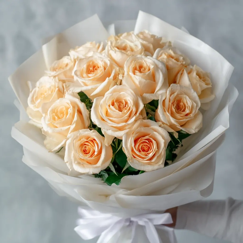 15 персиковых эквадорских роз