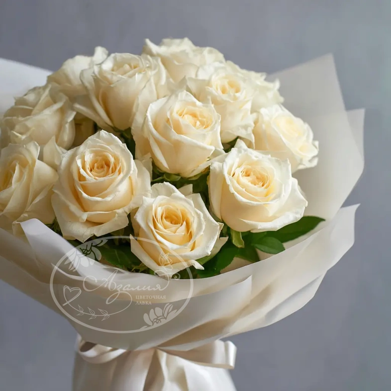 15 белых роз 40 см
