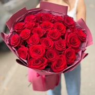Красные розы &laquo;Рубиновое сияние&raquo; 0