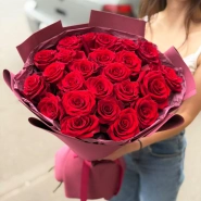 Красные розы &laquo;Рубиновое сияние&raquo; 1